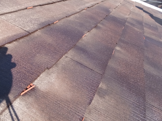 中川区で化粧スレート屋根の塗装・下塗りと施工完了後の様子